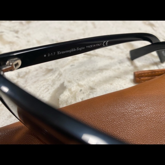 Mint condition designer sunglasses. - Picture 2 of 3